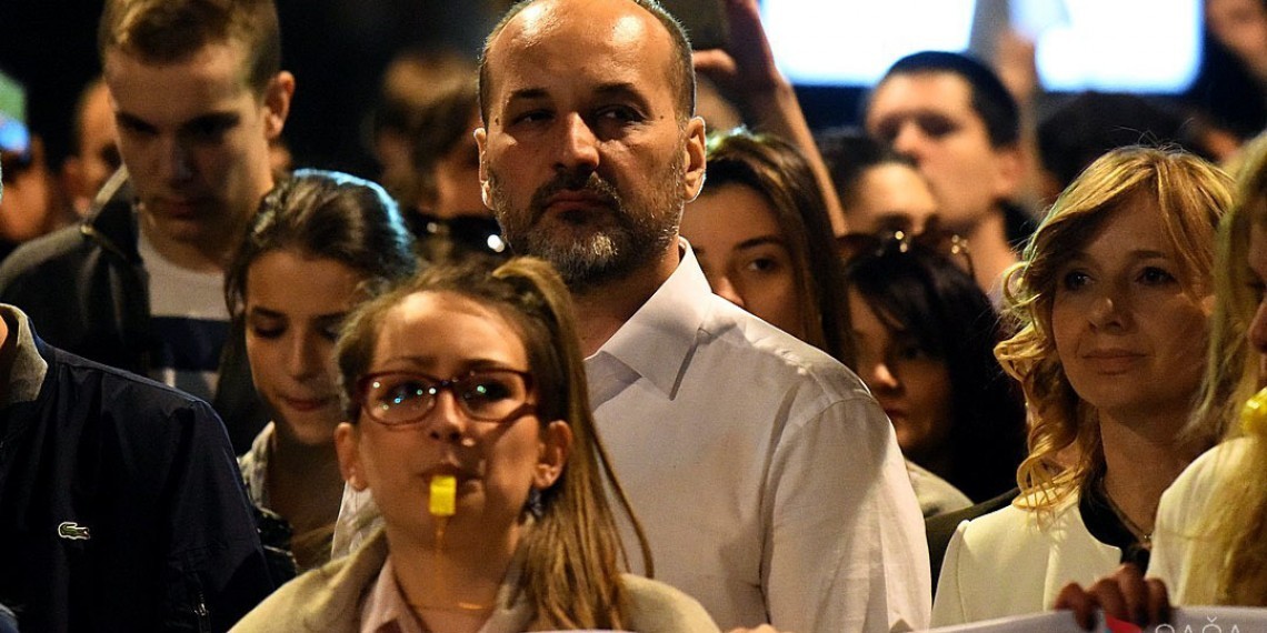 Janković: Vučić se kukavički krije iza naroda