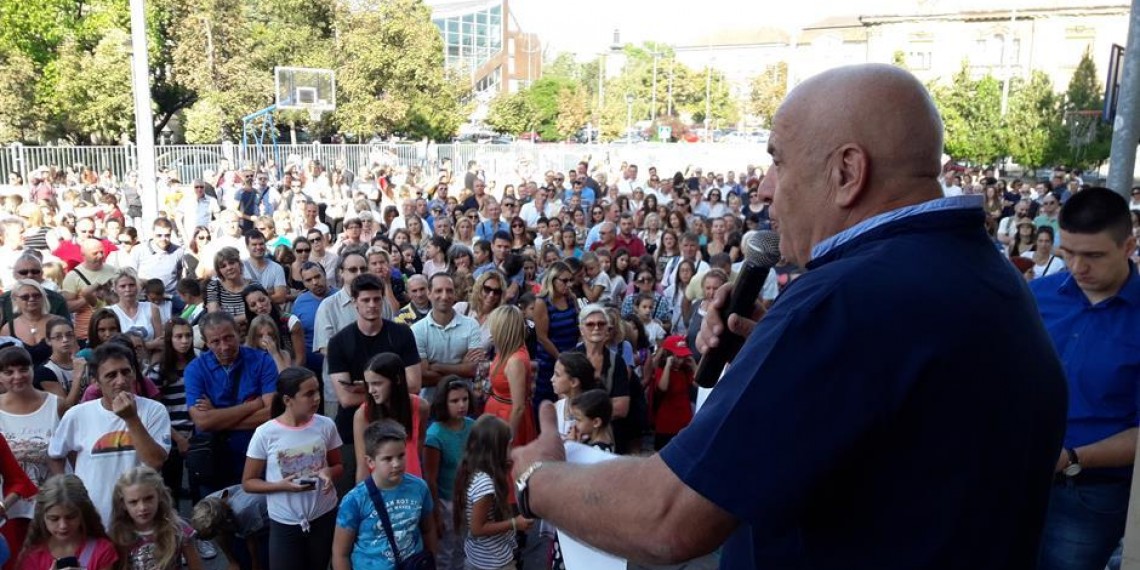 Vratite direktora škole na posao