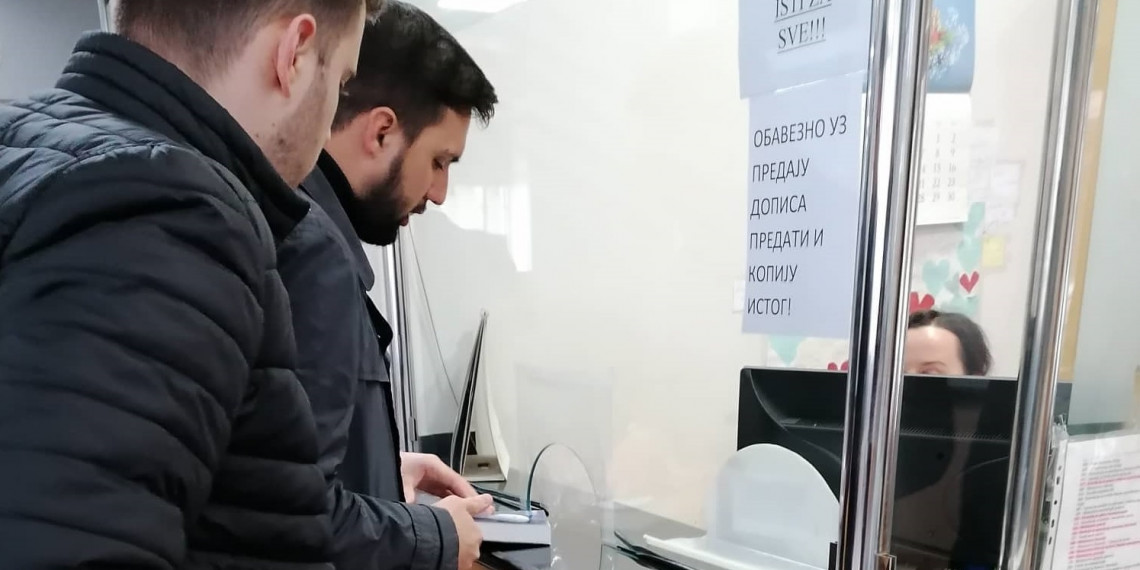 Omladine PSG i Nove poklonile Gramatiku ministru Šarčeviću