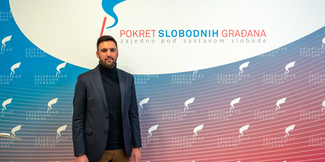 Stefan Simić-Ministar Šarčević da objasni zašto državne škole rade, dok on zatvara svoju gimnaziju